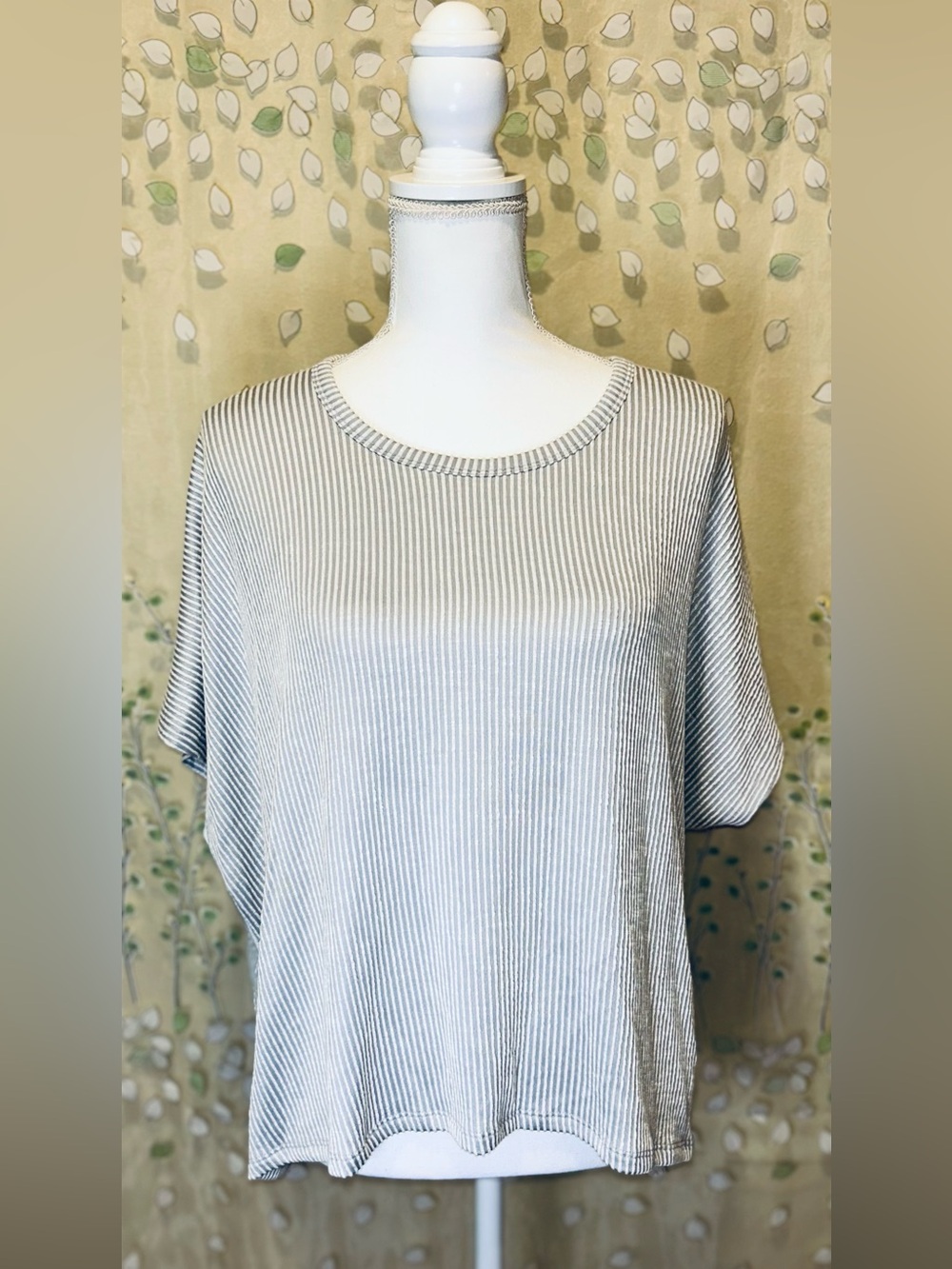 Zenana Outfitters Light Gray & White Striped Short Sleeve Top